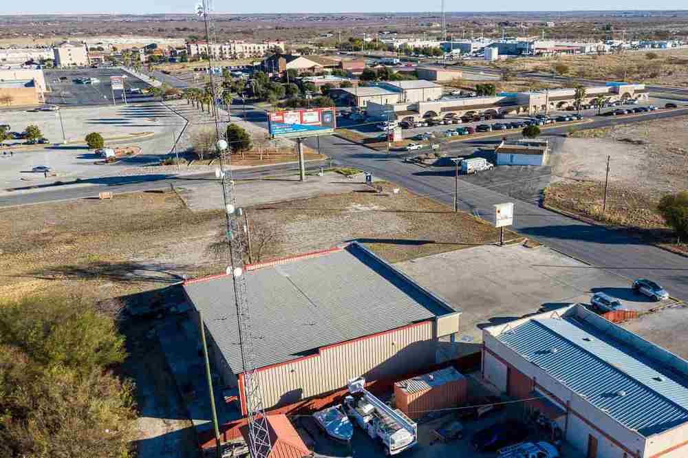 Retail Free Standing: 2104 N Bedell Ave, Del Rio, TX 78840